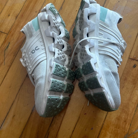 On Running ivory creak swiftcloud 3 White and Mint Sneakers - Picture 3 of 10